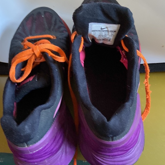 Nike size 6y shows light wear especially on ties Could use new ones - Picture 7 of 7